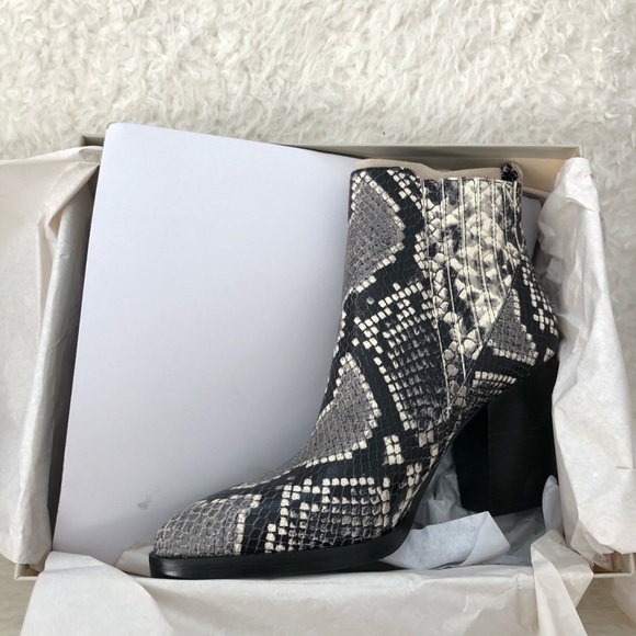 Marc Fisher LTD
Alva leather Bootie - Picture 10 of 10